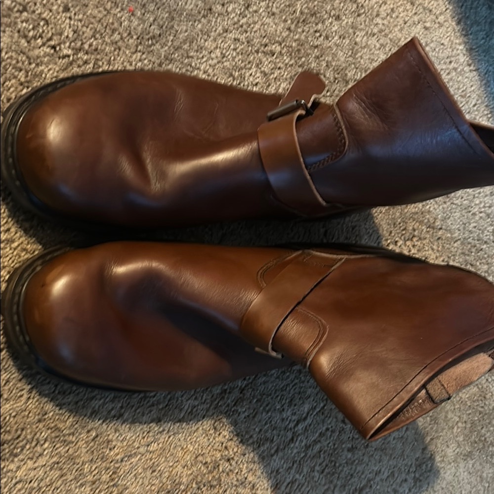Brown Boots with Smooth Leather and Classic Design